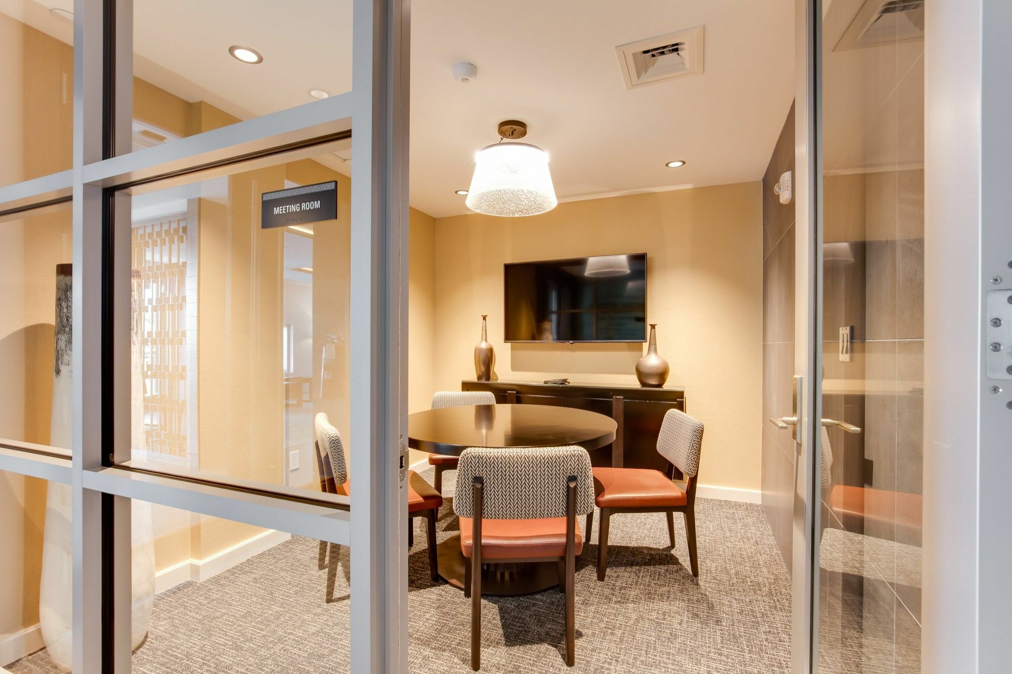 Global Luxury Suites Longwood Medical Бруклин Екстериор снимка